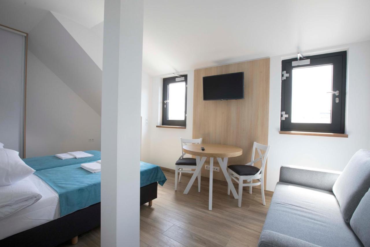 Willa Przy Porcie - Apartamenty Z Aneksami Kuchennymi Stolpmünde Exterior foto