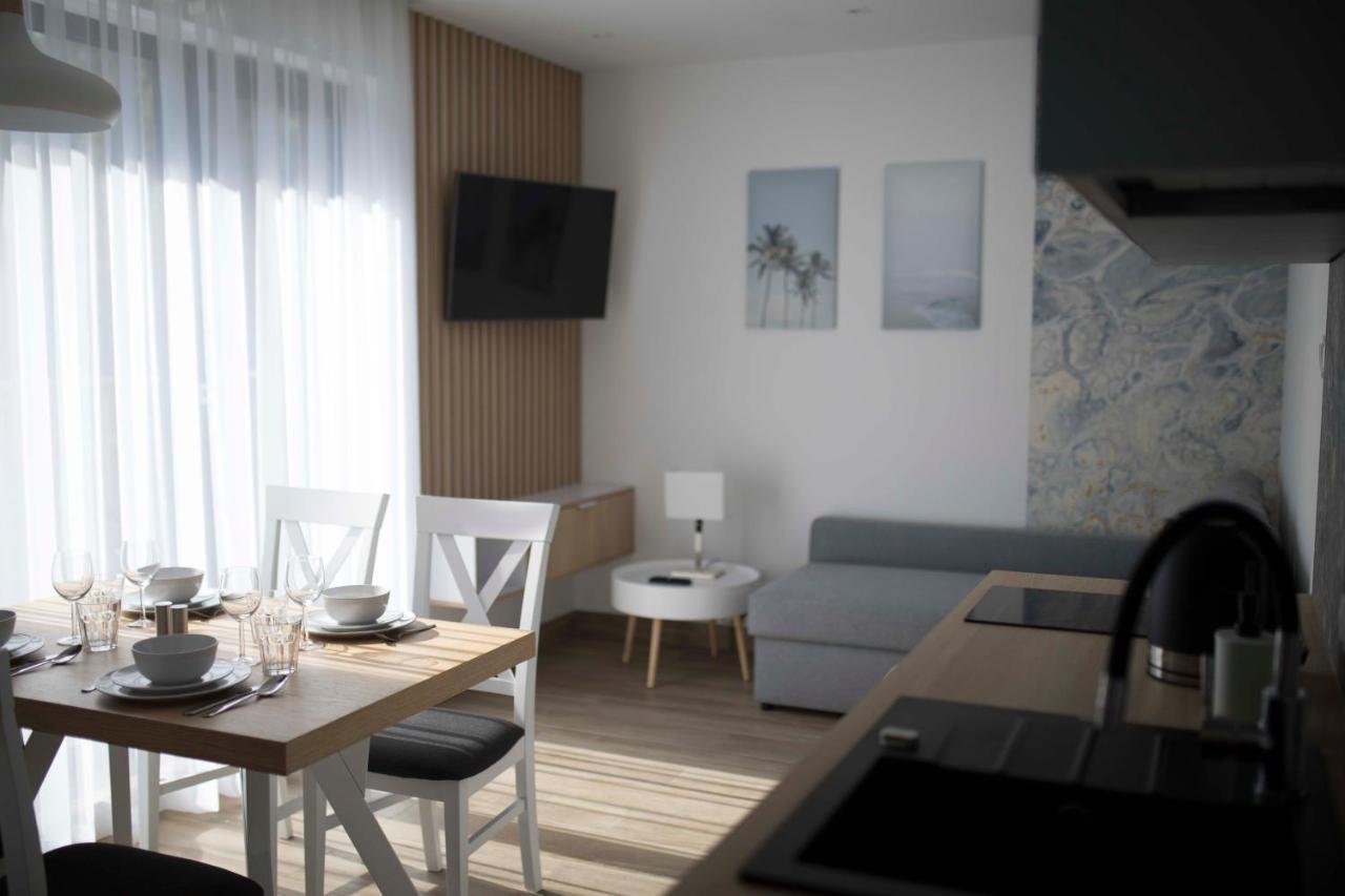 Willa Przy Porcie - Apartamenty Z Aneksami Kuchennymi Stolpmünde Exterior foto